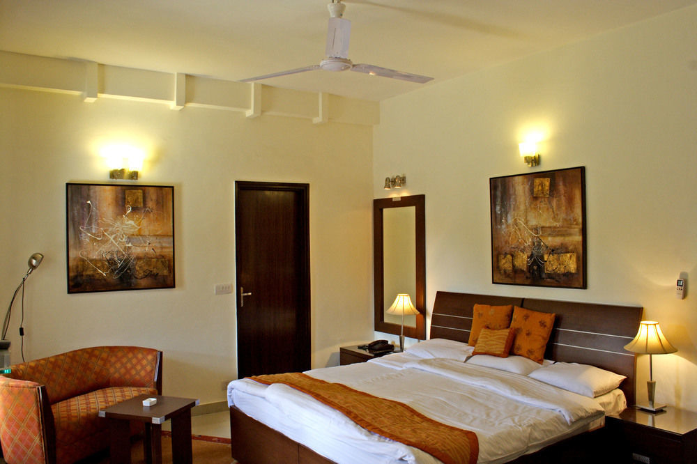 อหุชา เรซิเดนซี กอล์ฟ ลิงค์ Hotel นิวเดลี ภายนอก รูปภาพ