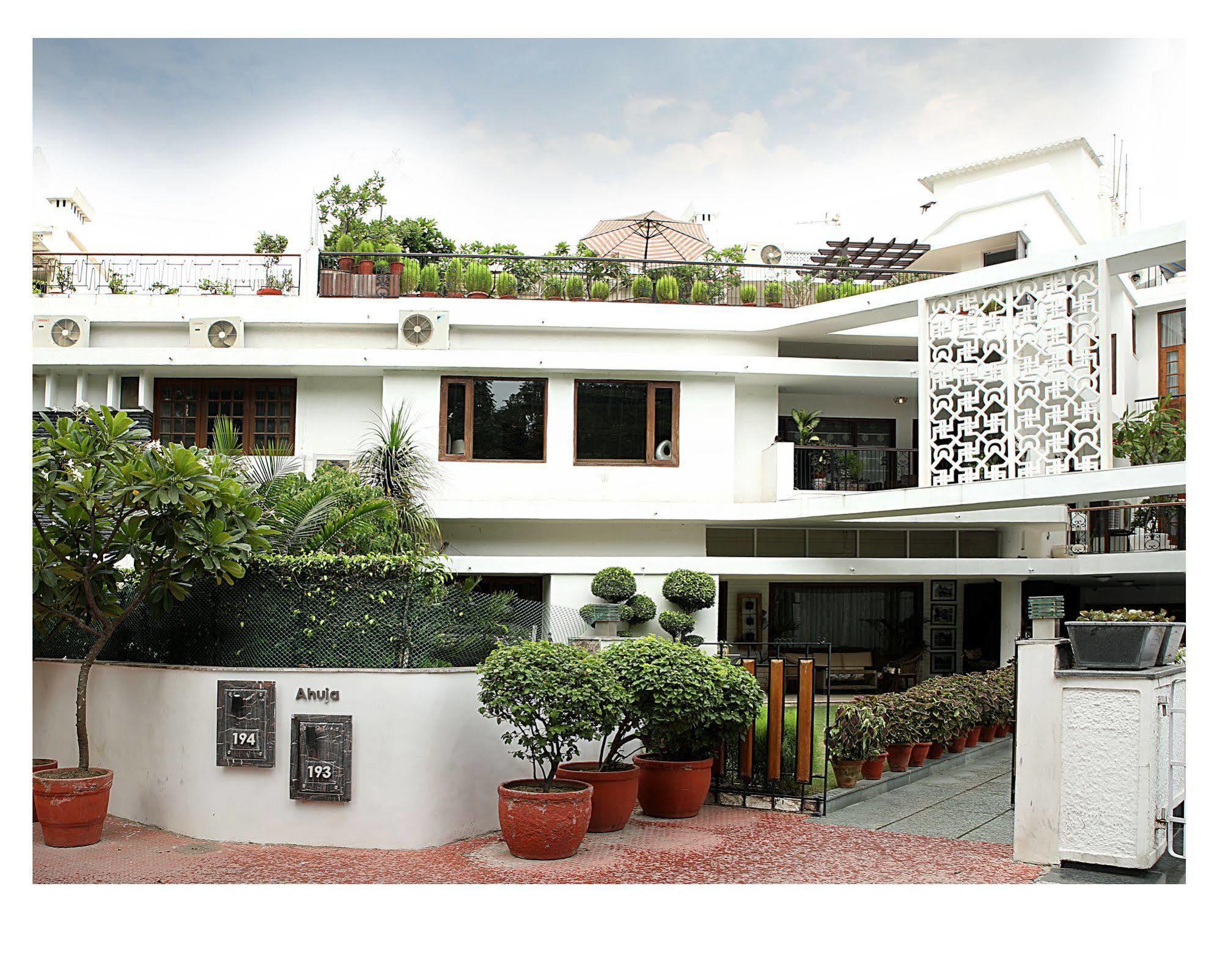 อหุชา เรซิเดนซี กอล์ฟ ลิงค์ Hotel นิวเดลี ภายนอก รูปภาพ